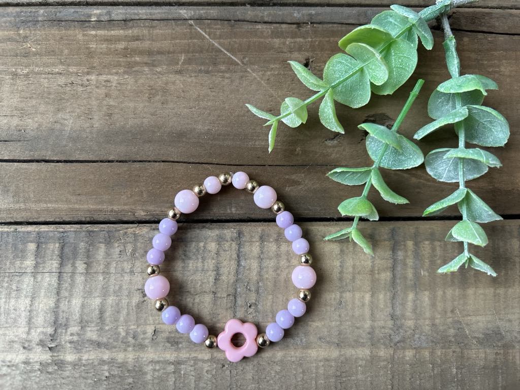 Bracelet en perle de verre et sa fleur