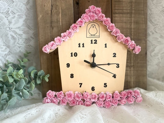 Horloge en Bois Maison Oiseau Fleurie - Décoration Murale Romantique