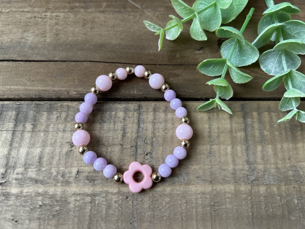 Bracelet en perle de verre et sa fleur